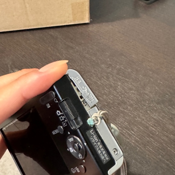 Sony Cyber-Shot DSC-W190 Compact Digital Camera - Picture 6 of 7